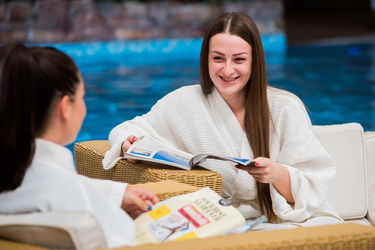 Parkway Hotel & Spa كمبران المظهر الخارجي الصورة